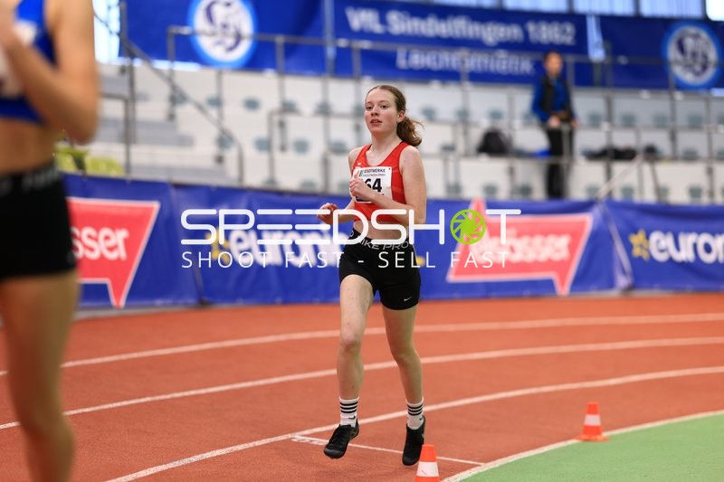 Athletin läuft im Glaspalast