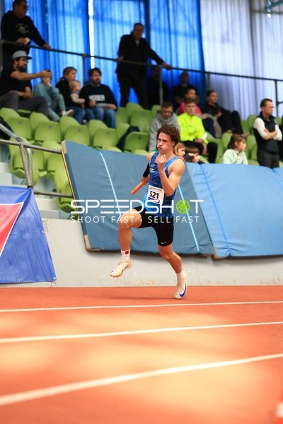 Athlet mit Startnummer 521 in Aktion