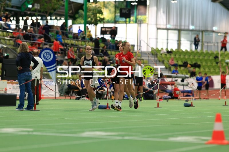 Athletinnen beim Hallenmeeting