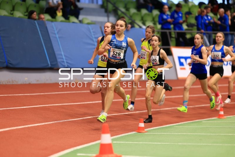 Läuferinnen im Hallenrennen