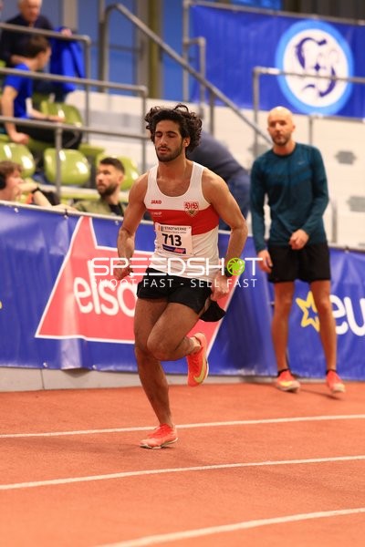 Athlet mit Startnummer 713 in Aktion