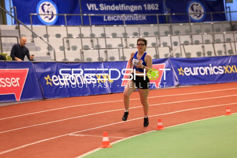 Athletin mit Startnummer 512 in Aktion
