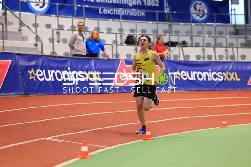 Athlet mit Nummer 775 in Aktion