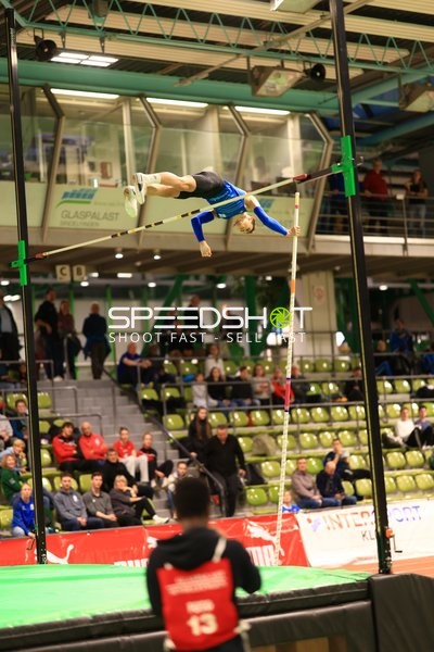 Stabhochsprung im Glaspalast