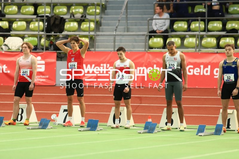 Athleten am Start im Glaspalast