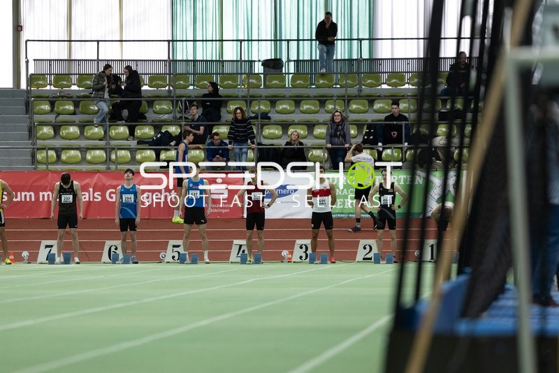 Athleten am Start im Glaspalast