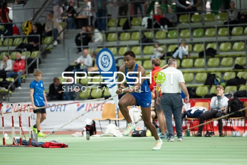 Stabhochsprung im Glaspalast