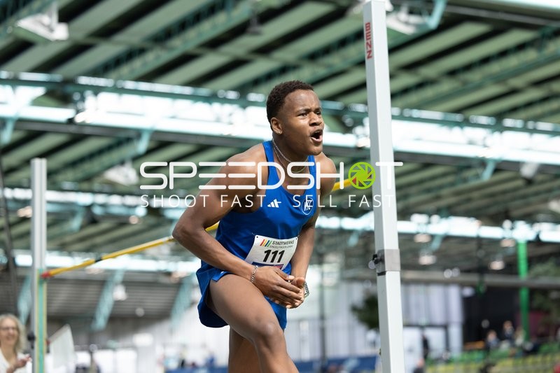 Startnummer 111 beim Hochsprung