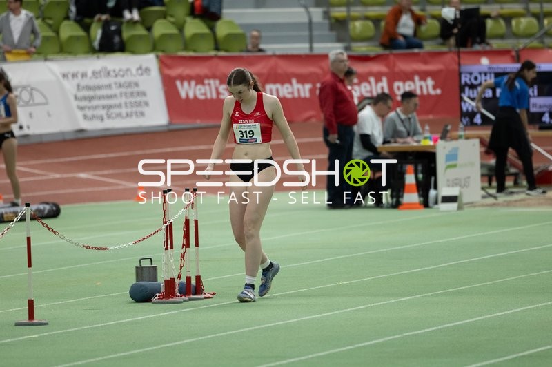 Athletin mit Startnummer 319 im Glaspalast