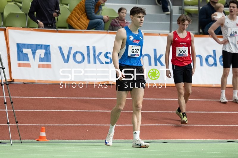 Athleten mit Startnummern 637, 308 und 356