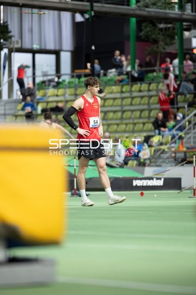 Athlet mit Startnummer 54 im Glaspalast