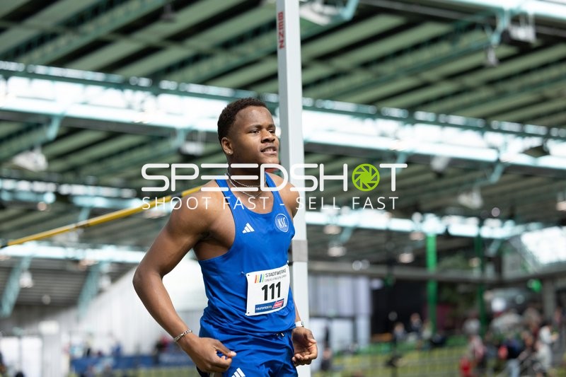 Athlet mit Startnummer 111 im Lauf