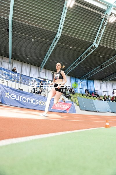 Athletin mit Startnummer 770 in Aktion