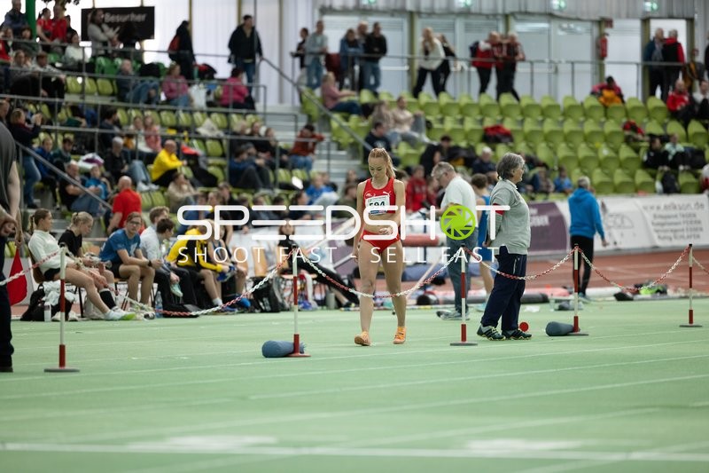 Athletin mit Startnummer 594 im Glaspalast