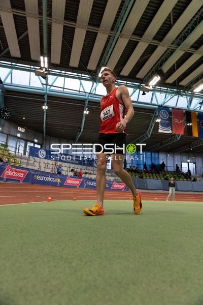 Athlet mit Startnummer 147 in Aktion