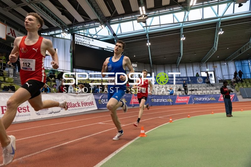 Drei Läufer beim 800m Lauf