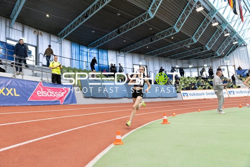 Athletin mit Nummer 58 in Aktion