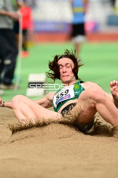 Athletin mit 559 im Weitsprung