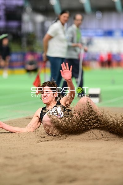 Weitsprung im Glaspalast