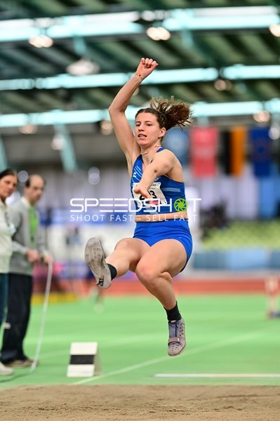 Weitsprung im Glaspalast