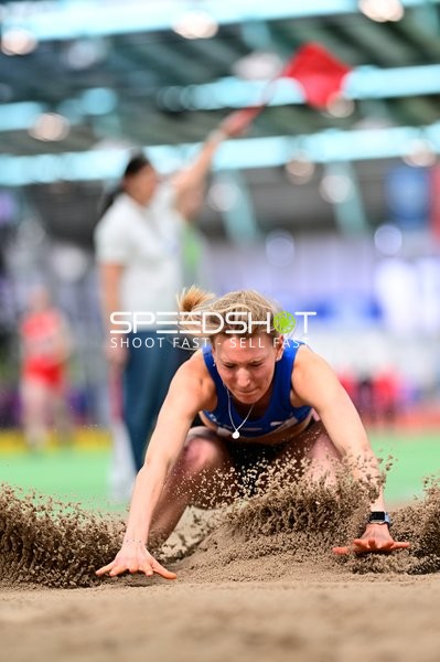 Weitsprung im Glaspalast