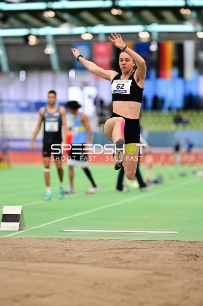 Startnummer 62 beim Weitsprung
