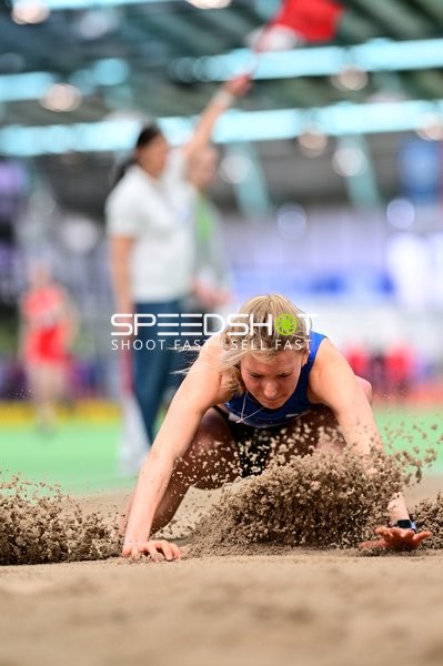 Weitsprung im Glaspalast