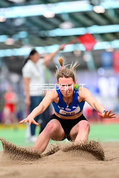 Athletin beim Weitsprung