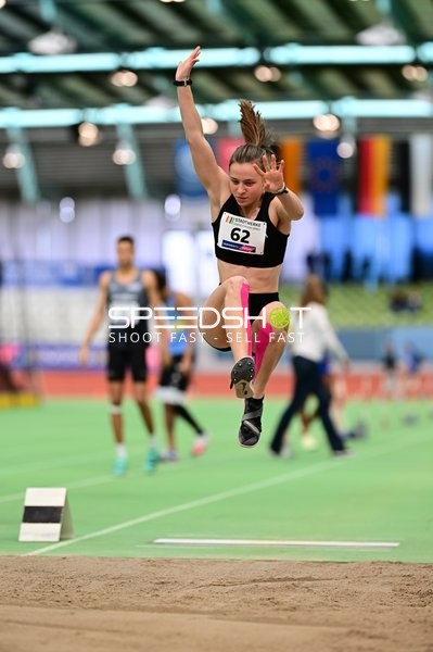Startnummer 62 beim Weitsprung
