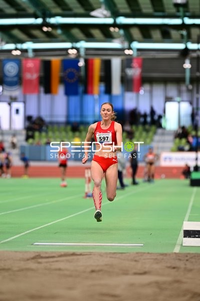 Startnummer 597 beim Weitsprung
