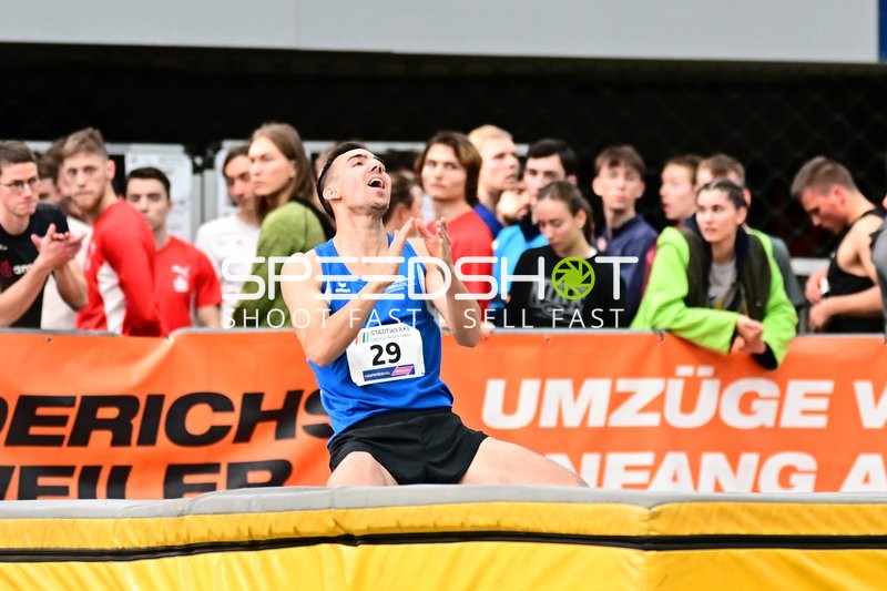 Athlet mit Startnummer 29 im Glaspalast