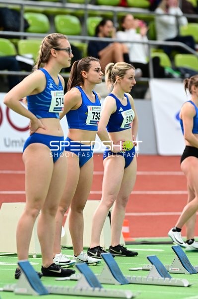 Athletinnen am Start im Glaspalast