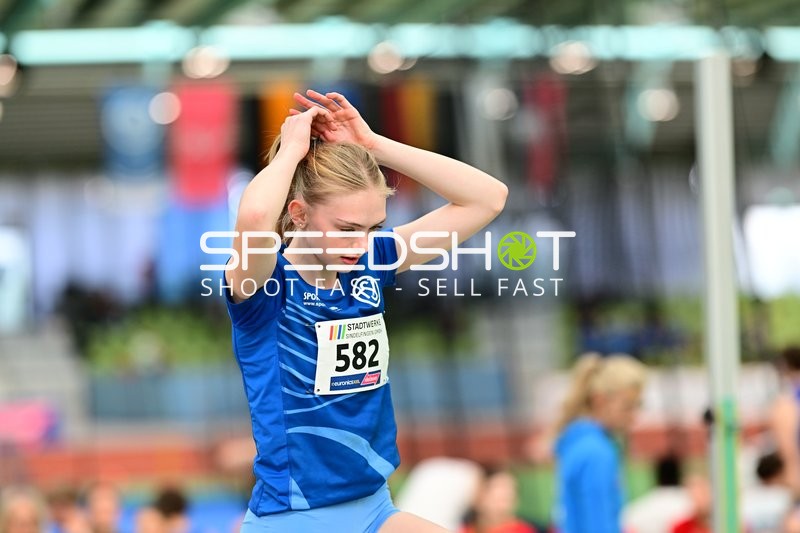 Athletin mit Startnummer 582