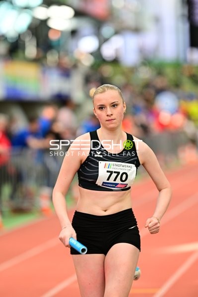 Athletin mit Startnummer 770 in Aktion