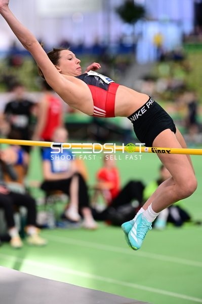 Athletin beim Hochsprung