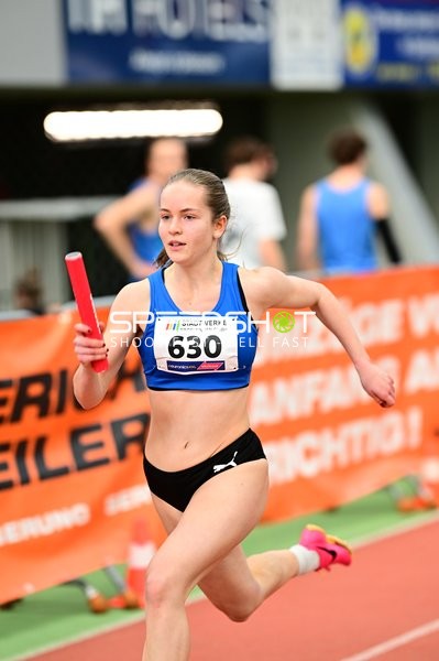 Athletin mit Staffelstab