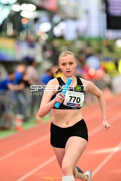 Athletin mit Startnummer 770 in Aktion