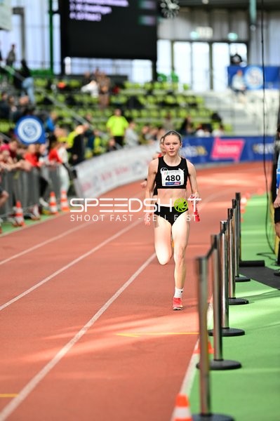 Athletin mit Startnummer 480 in Aktion