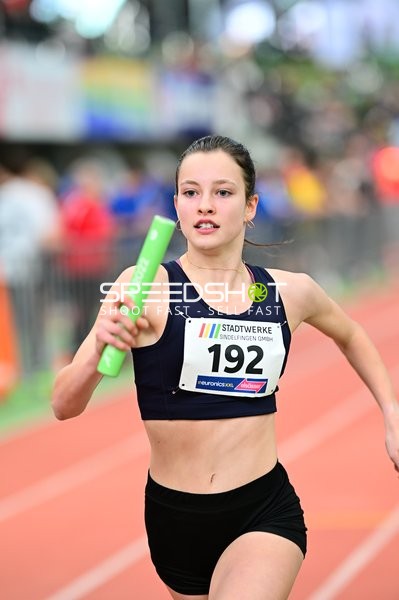 Athletin mit Startnummer 192 in Aktion