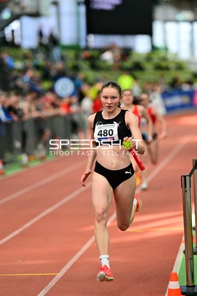 Athletin {480} mit Staffelstab