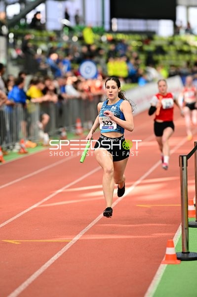 523 mit Staffelstab in Aktion