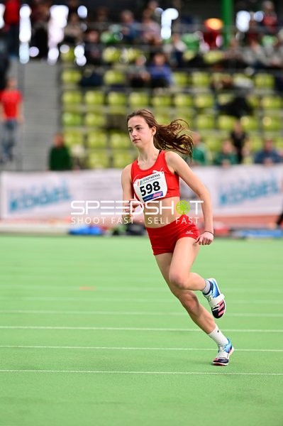 Athletin mit Startnummer 598 in Aktion