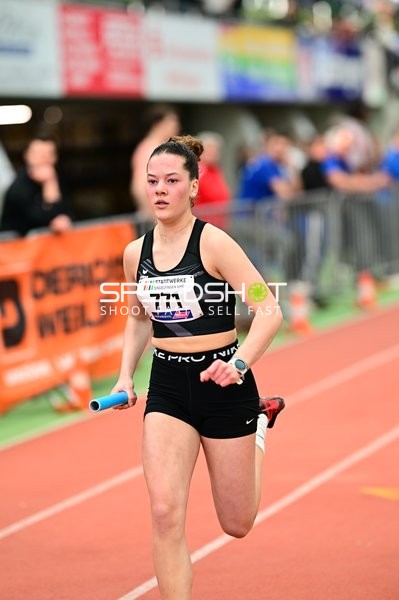 Athletin mit Startnummer 771 in Aktion