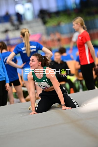 Athletin mit Startnummer 552 im Glaspalast