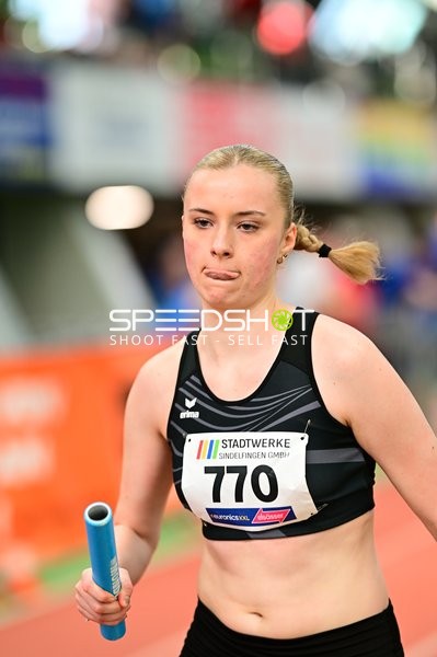 Athletin mit Startnummer 770 in Aktion