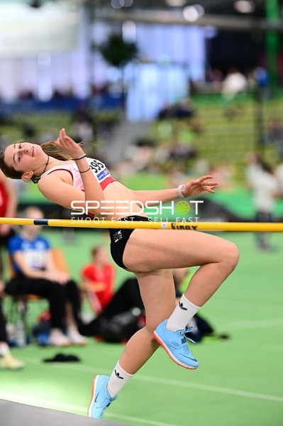 Athletin beim Hochsprung