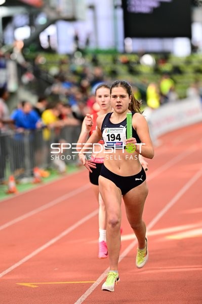 Läuferin mit Startnummer 194 in Aktion