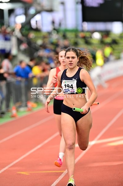 Athletin mit Startnummer 194 in Aktion