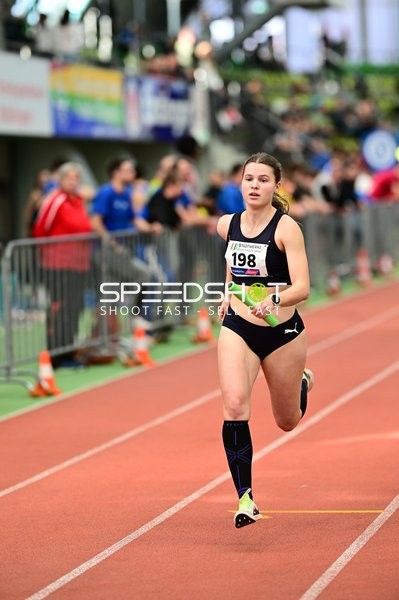 Leichtathletin mit Staffelstab