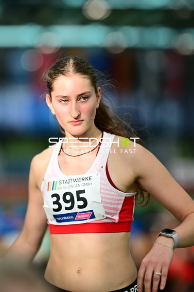 Athletin mit Startnummer 395 im Glaspalast